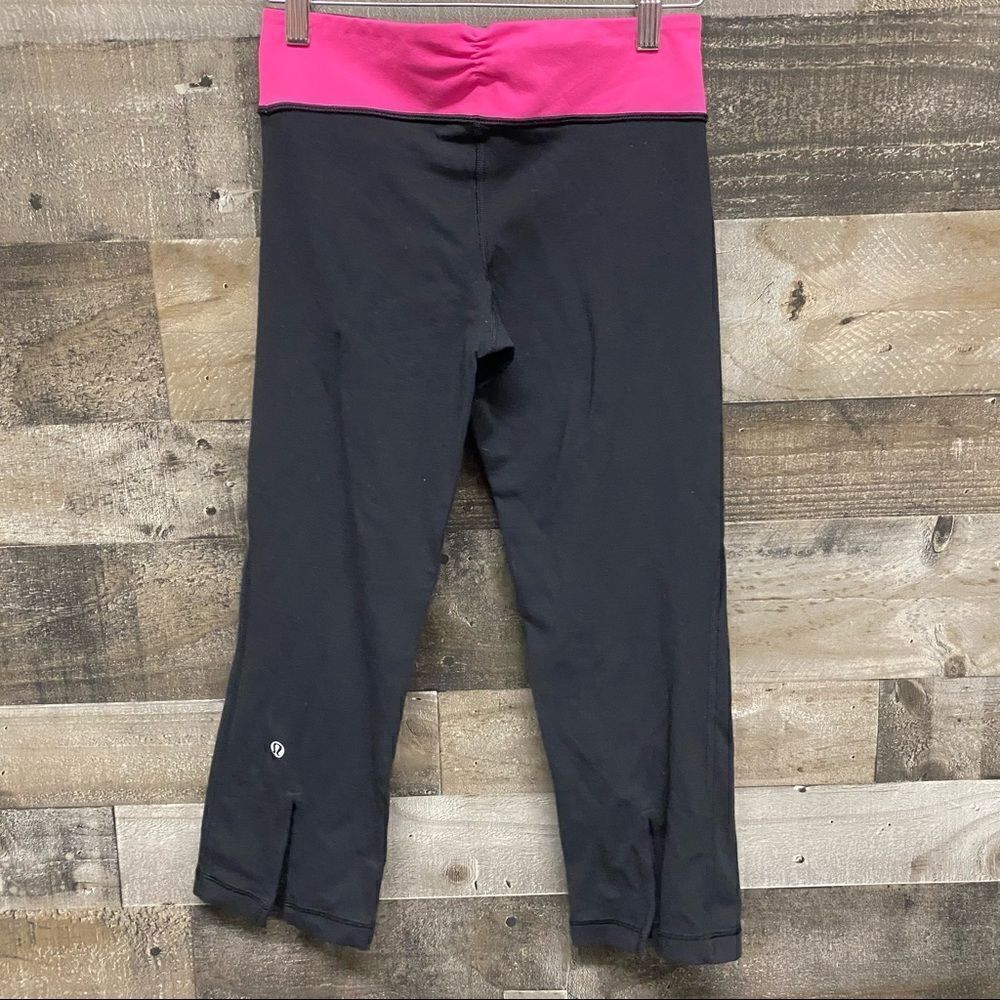 Lululemon cropped leggings black and pink no size tag